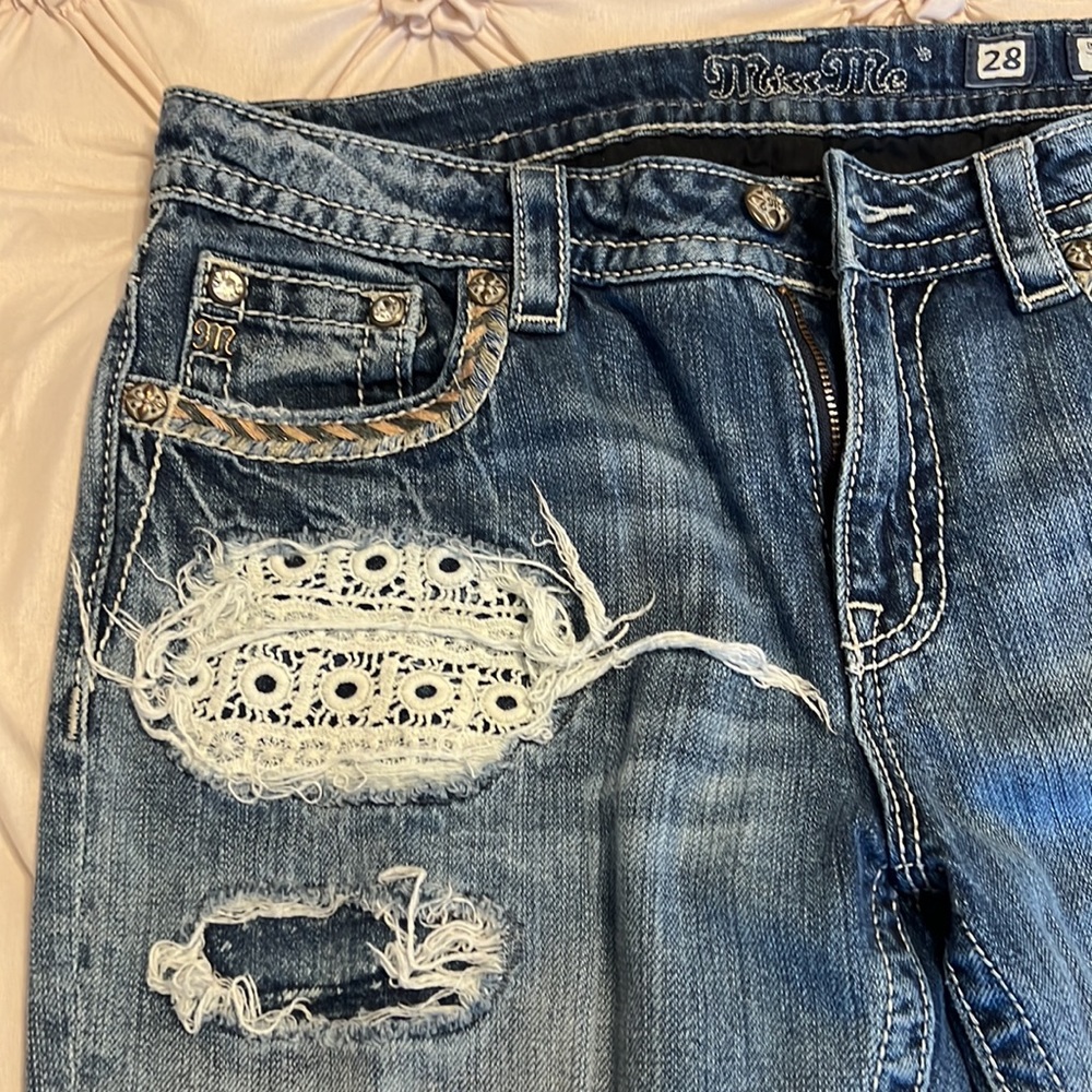 Like new Miss Me Boyfriend Cut Jeans Sz 28 - Picture 3 of 11